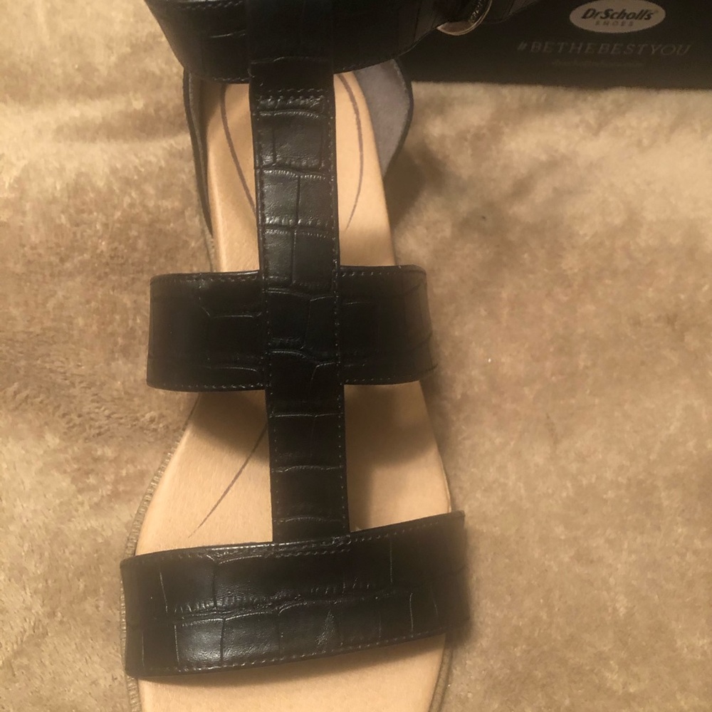 BLACK SANDALS